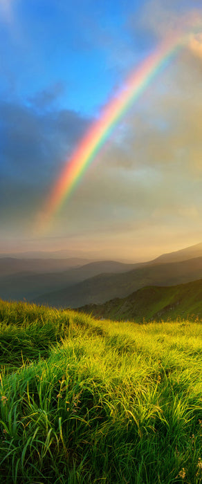 Berge mit Regenbogen am Himmel, Glasbild Panorama