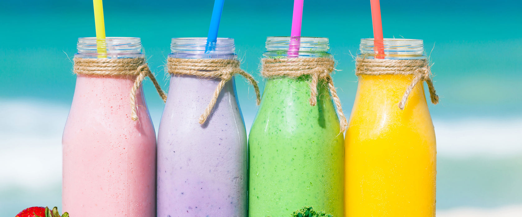 Smoothies in verschiedenen Farben, Glasbild Panorama