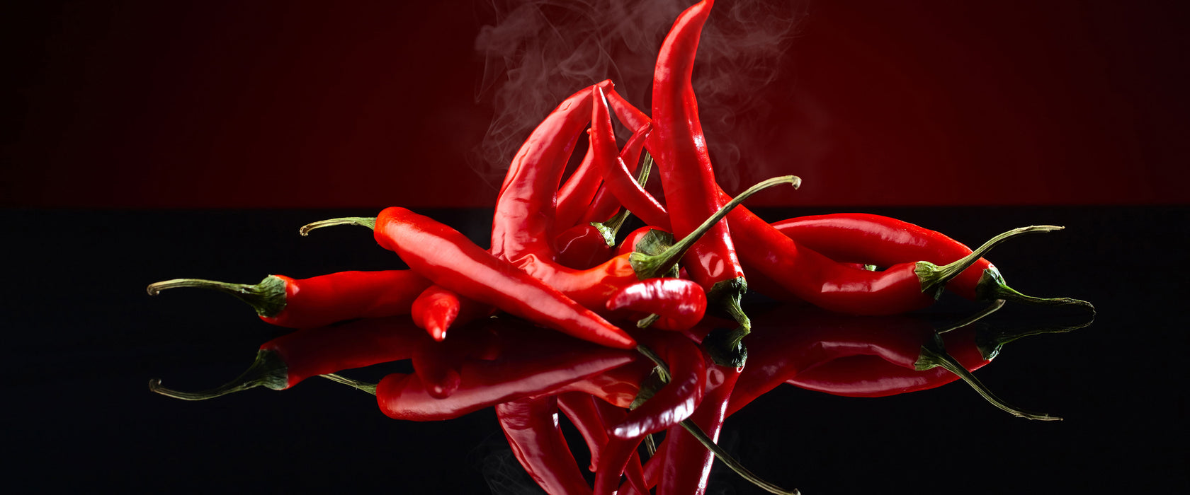 Feurige rote Chili Schoten, Glasbild Panorama