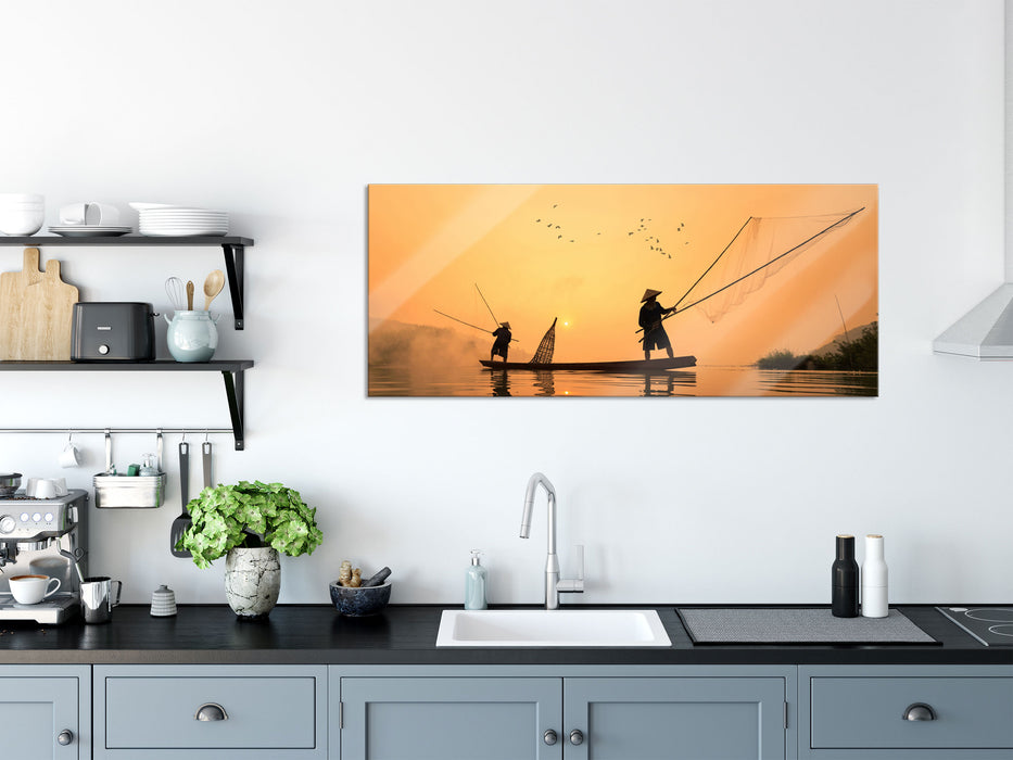 Fischer beim Angeln in Thailand, Glasbild Panorama