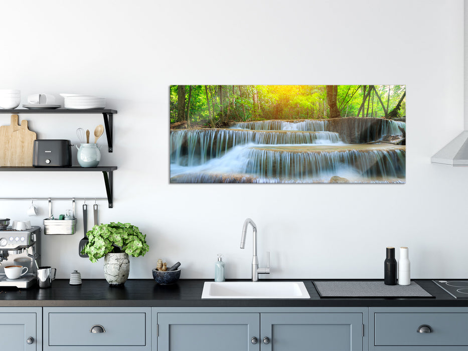 Wasserfall im Regenwald, Glasbild Panorama