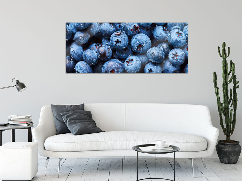 Blaubeeren mit Wassertropfen, Glasbild Panorama