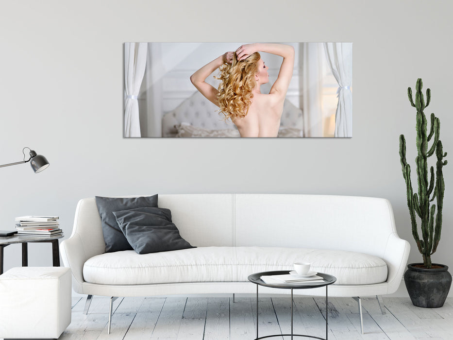 Rücken im Schlafzimmer, Glasbild Panorama