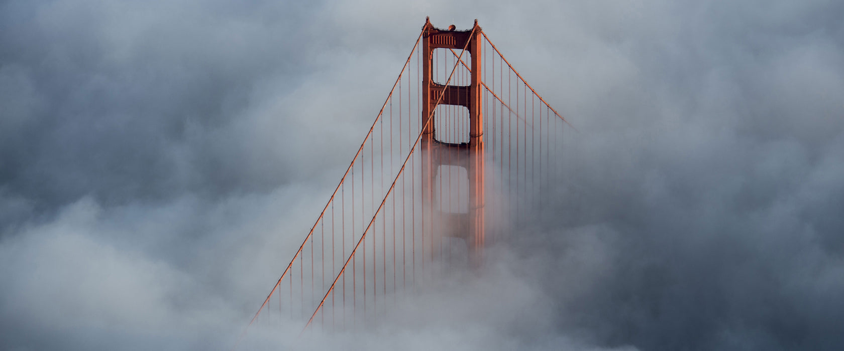 Golden Gate Bridge über den Wolken, Glasbild Panorama