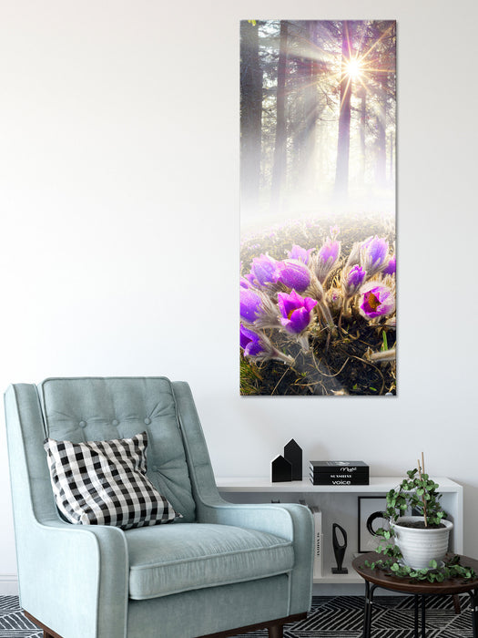 lila Blumen im Wald, Glasbild Panorama