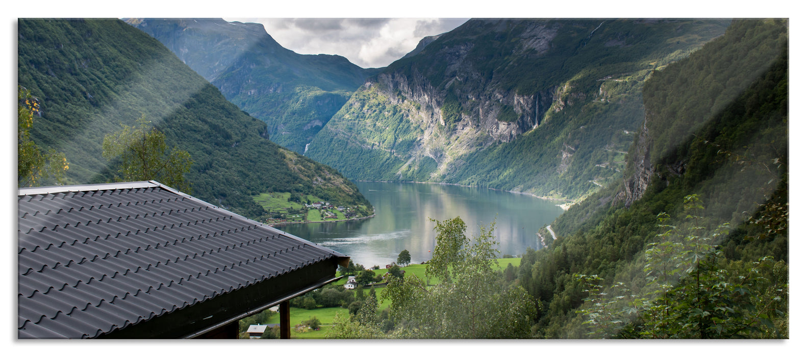 Pixxprint Hütte in schöner Umgebung, Glasbild Panorama