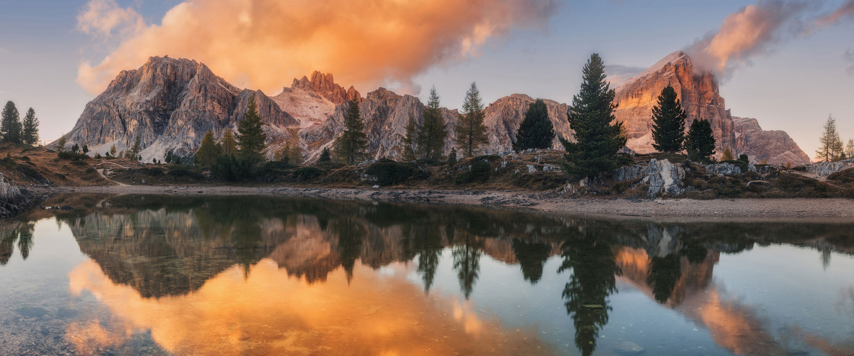 bunte Dolomiten am See Limides, Glasbild Panorama