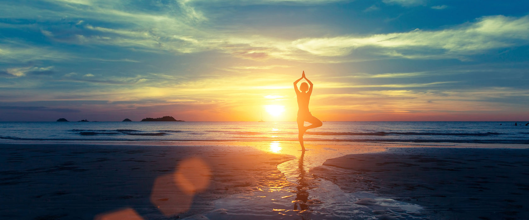 Yoga Silhouette am Strand, Glasbild Panorama