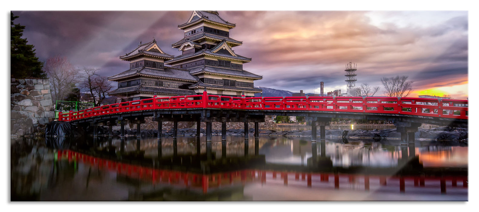 Pixxprint asiatischer Tempel an See, Glasbild Panorama