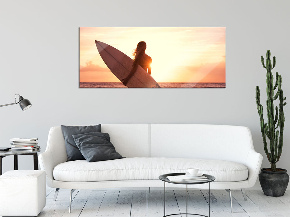 Surferin vor Sonnenuntergang, Glasbild Panorama