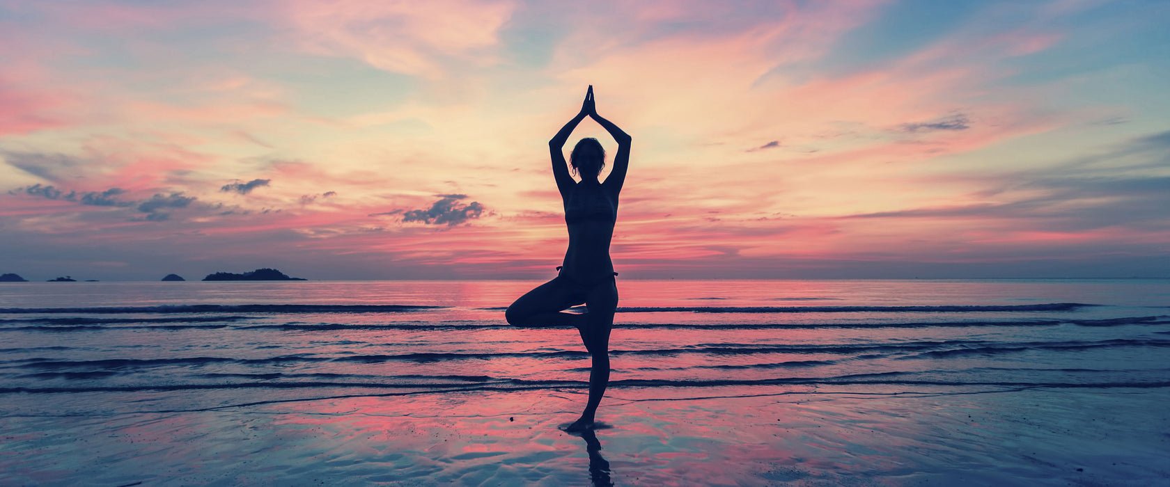 Yoga am Strand, Glasbild Panorama