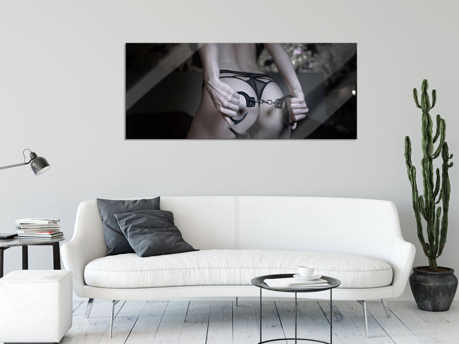 Frauenpo mit Handschellen, Glasbild Panorama