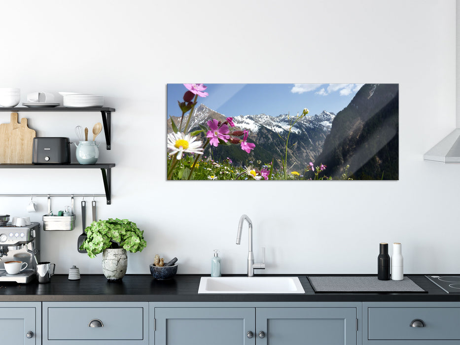 Wunderschöne Blumen Alpenwiese, Glasbild Panorama