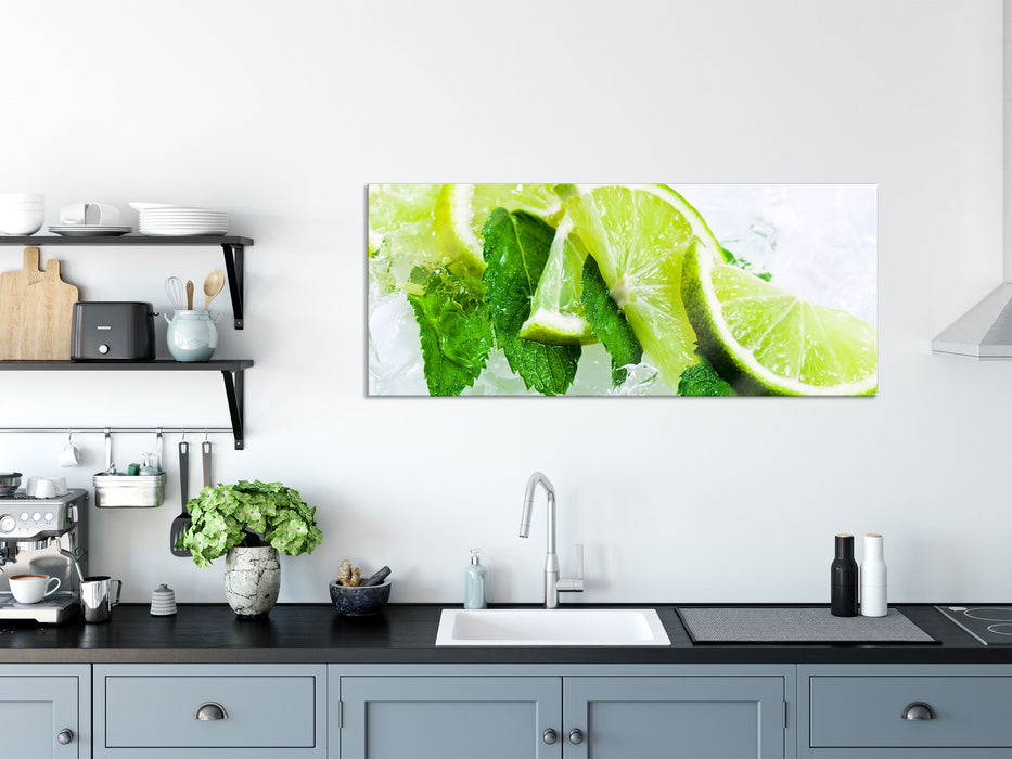Limetten und Minze im Eis, Glasbild Panorama