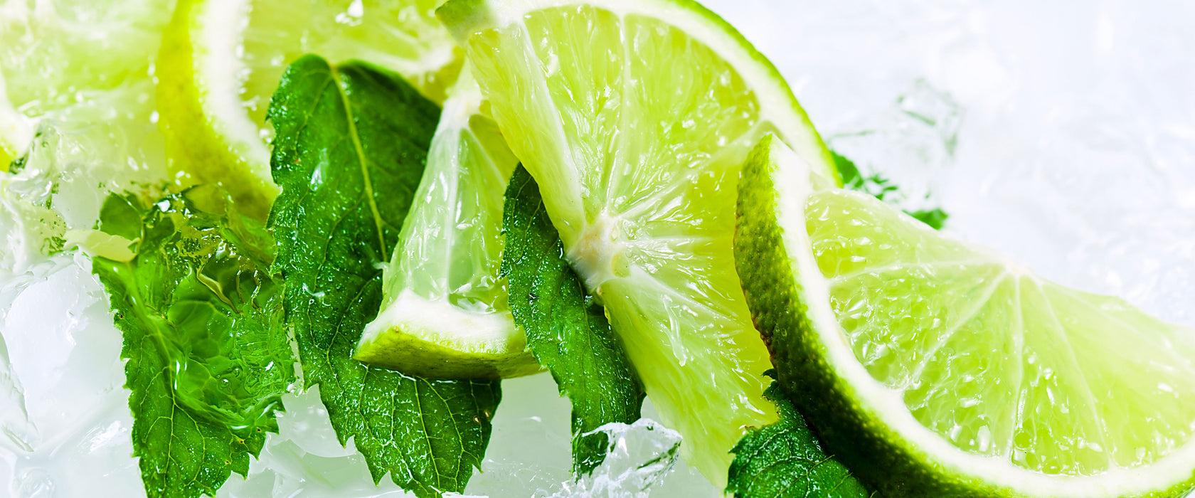 Limetten und Minze im Eis, Glasbild Panorama