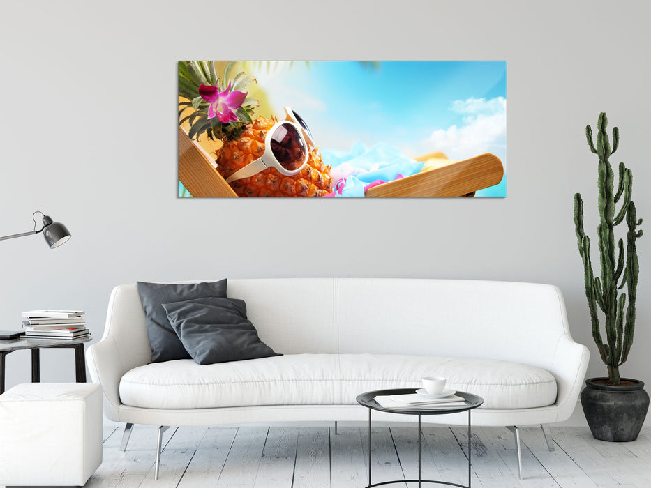 Ananas macht Urlaub, Glasbild Panorama
