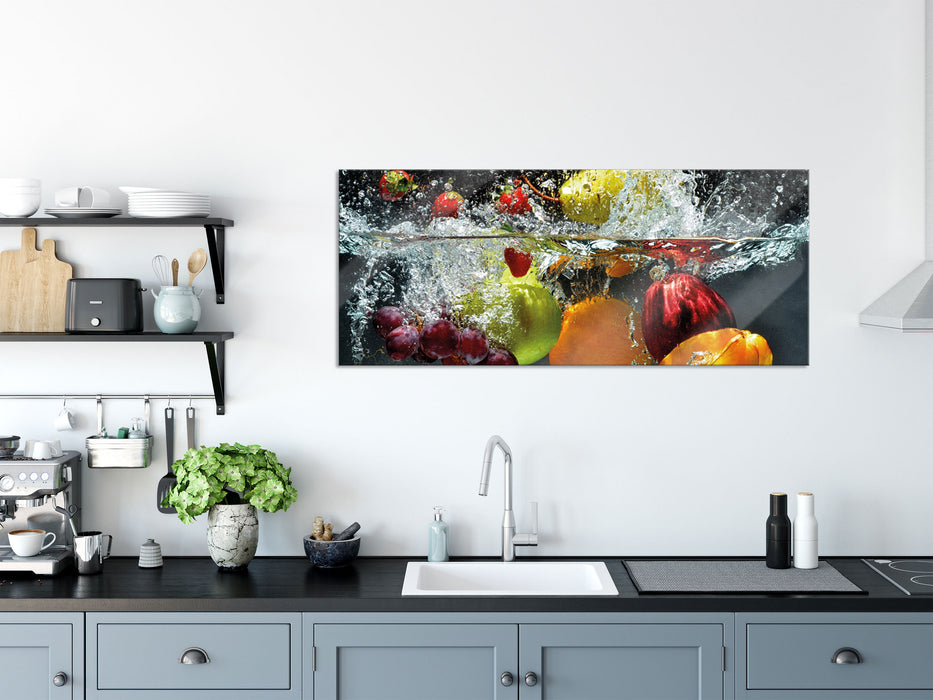 Früchte fallen ins Wasser, Glasbild Panorama