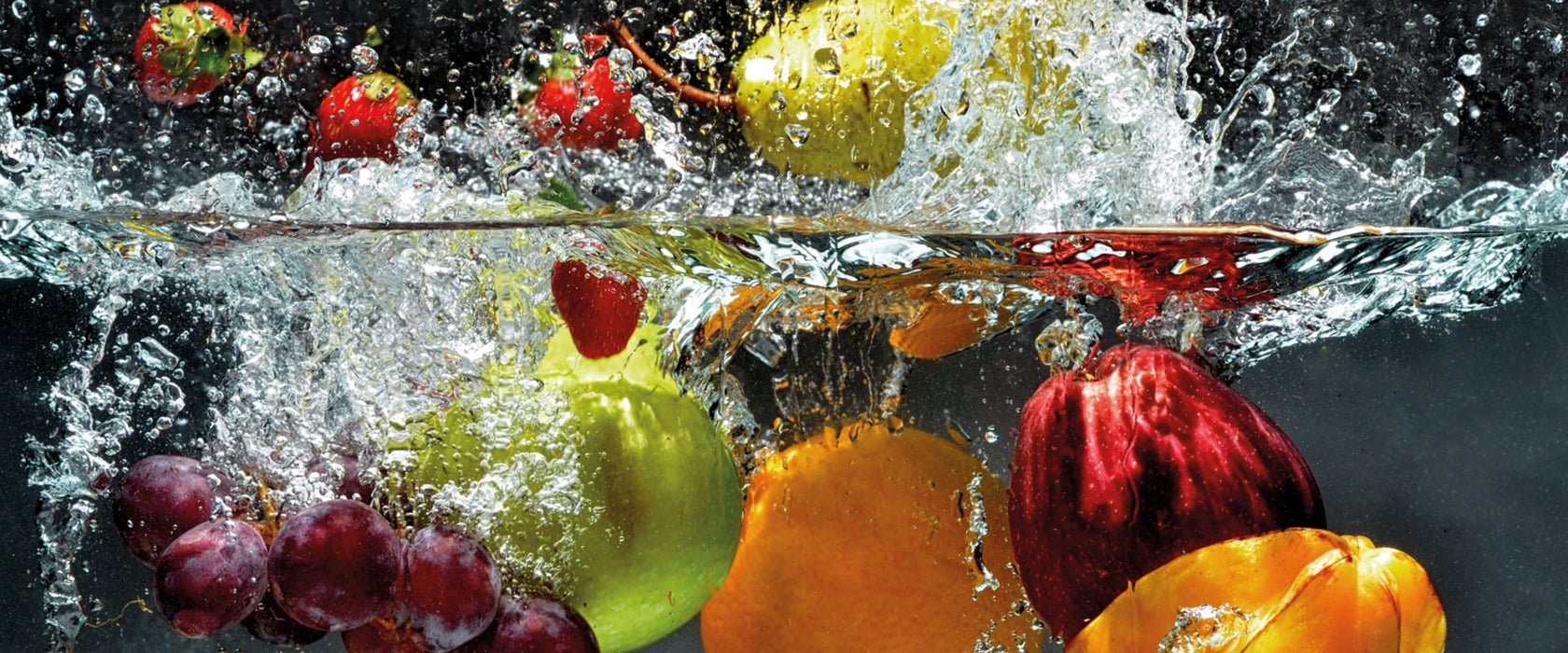 Früchte fallen ins Wasser, Glasbild Panorama