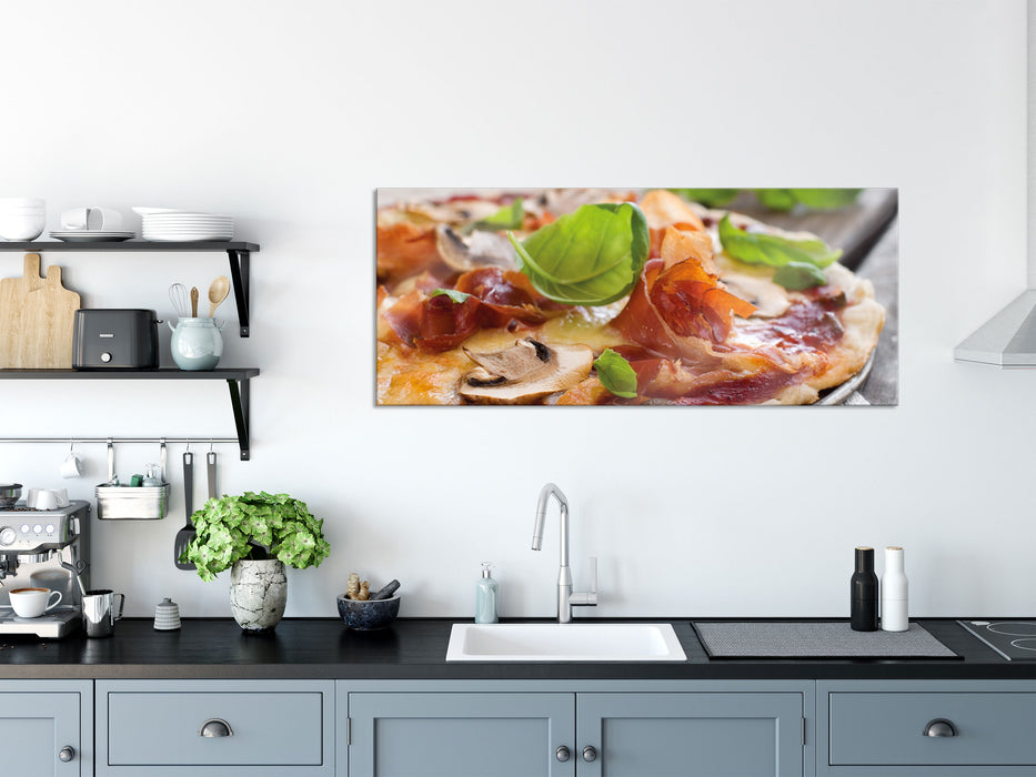 Pizza mit Schinken und Pilzen, Glasbild Panorama