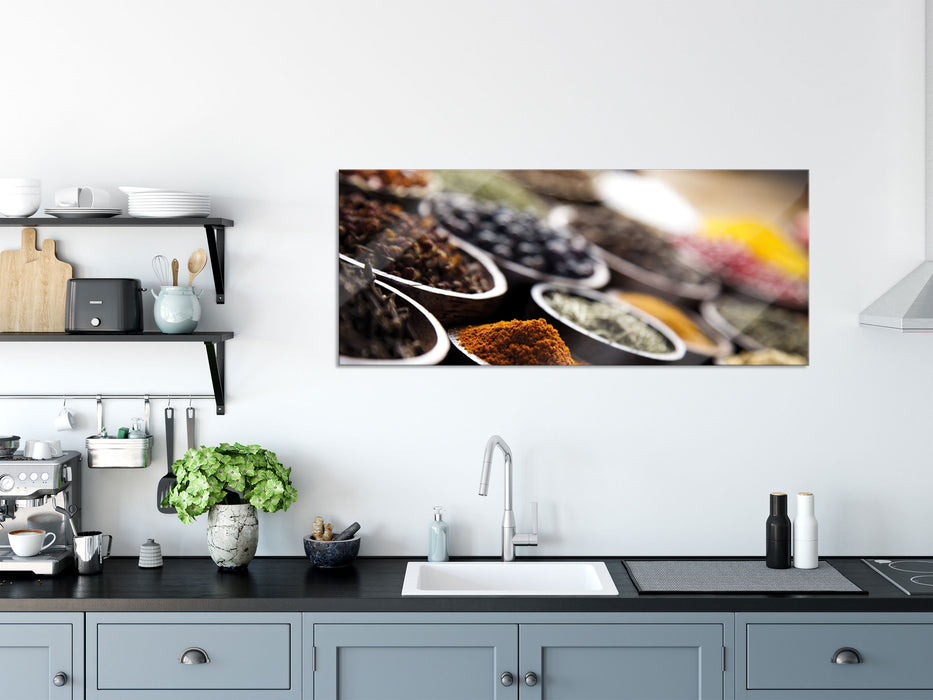 Gewürze auf Holztisch, Glasbild Panorama