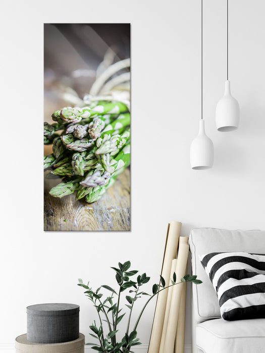 Spargel auf Holztisch, Glasbild Panorama