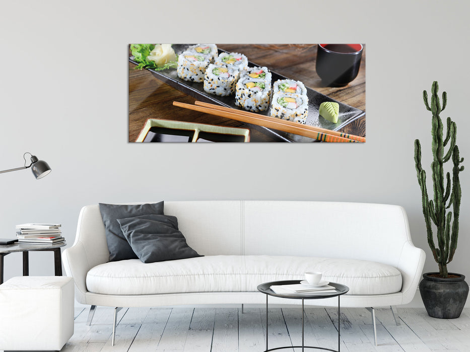 Delikate Inside Out Sushi Rollen, Glasbild Panorama
