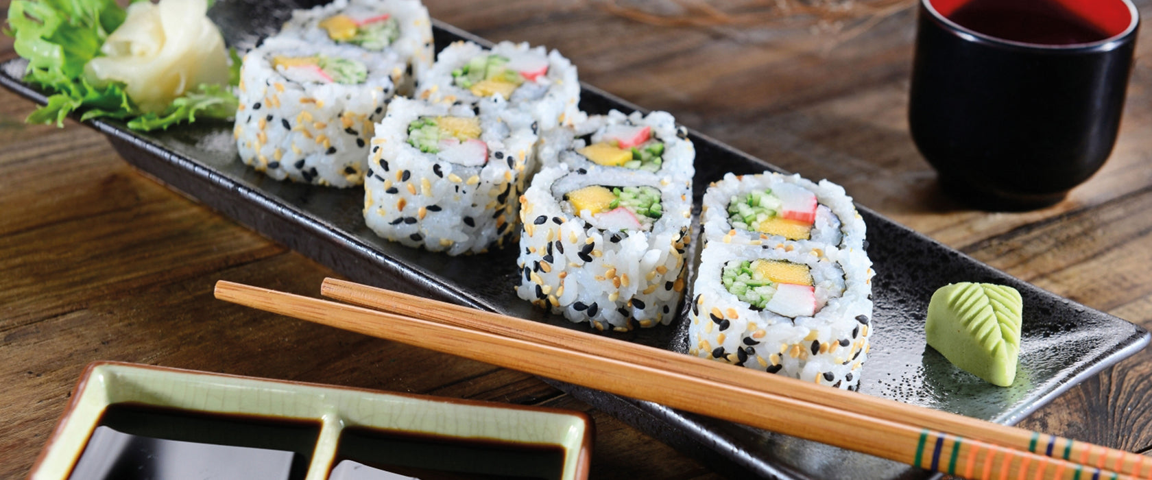 Delikate Inside Out Sushi Rollen, Glasbild Panorama