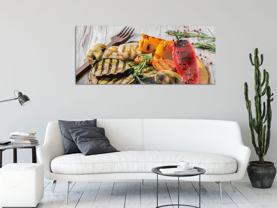 Grillplatte auf Baumstammteller, Glasbild Panorama