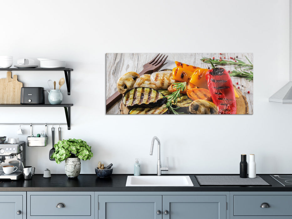 Grillplatte auf Baumstammteller, Glasbild Panorama