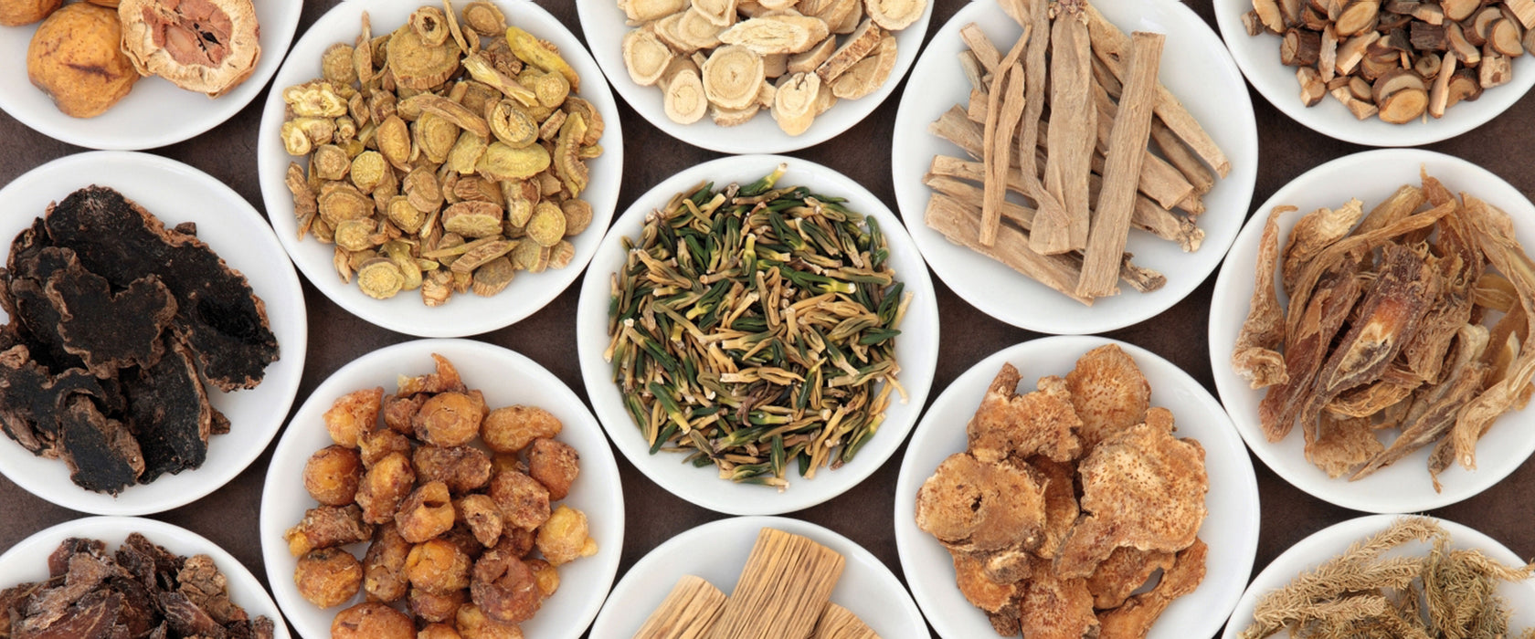 Gewürze in Schälchen, Glasbild Panorama