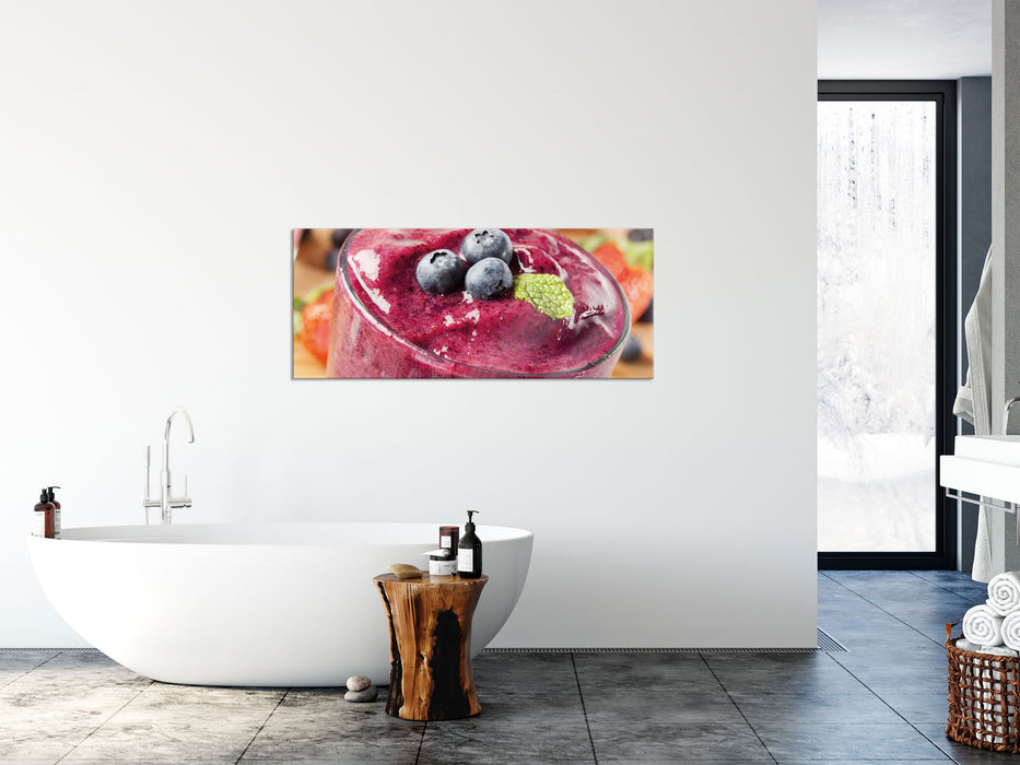 Leckerer Blaubeershake, Glasbild Panorama