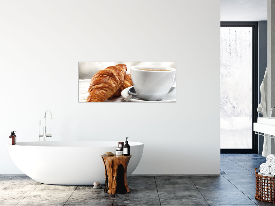 Frisches Croissant und Kaffee, Glasbild Panorama