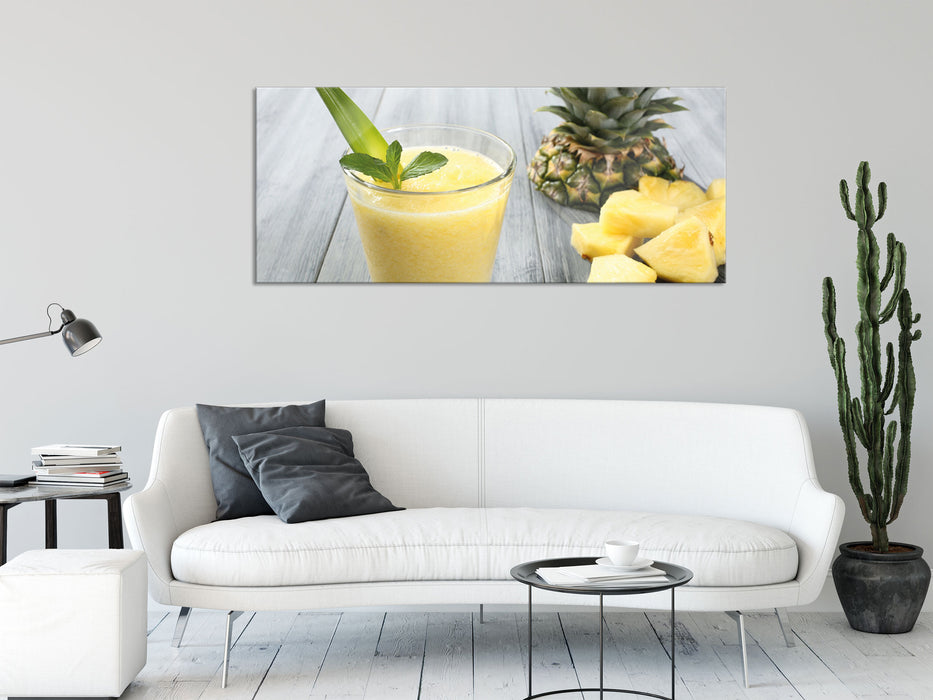 Ananas Cocktail auf Holztisch, Glasbild Panorama