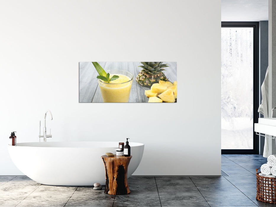 Ananas Cocktail auf Holztisch, Glasbild Panorama