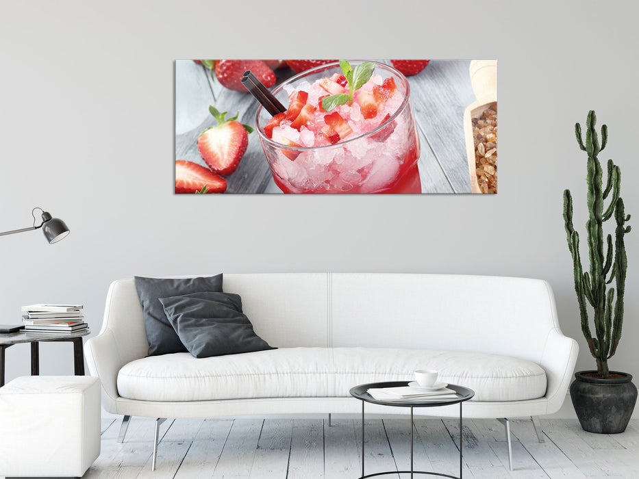 Leckerer Erdbeercocktail, Glasbild Panorama