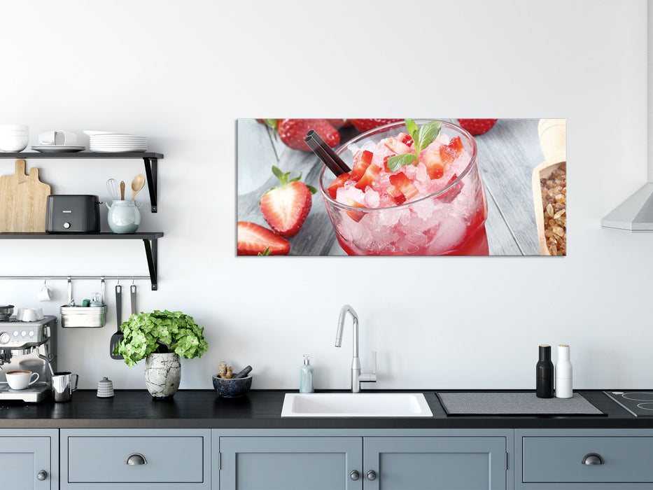 Leckerer Erdbeercocktail, Glasbild Panorama