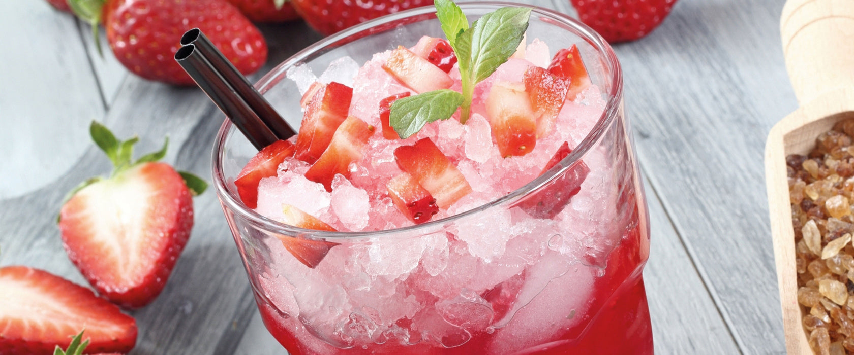 Leckerer Erdbeercocktail, Glasbild Panorama