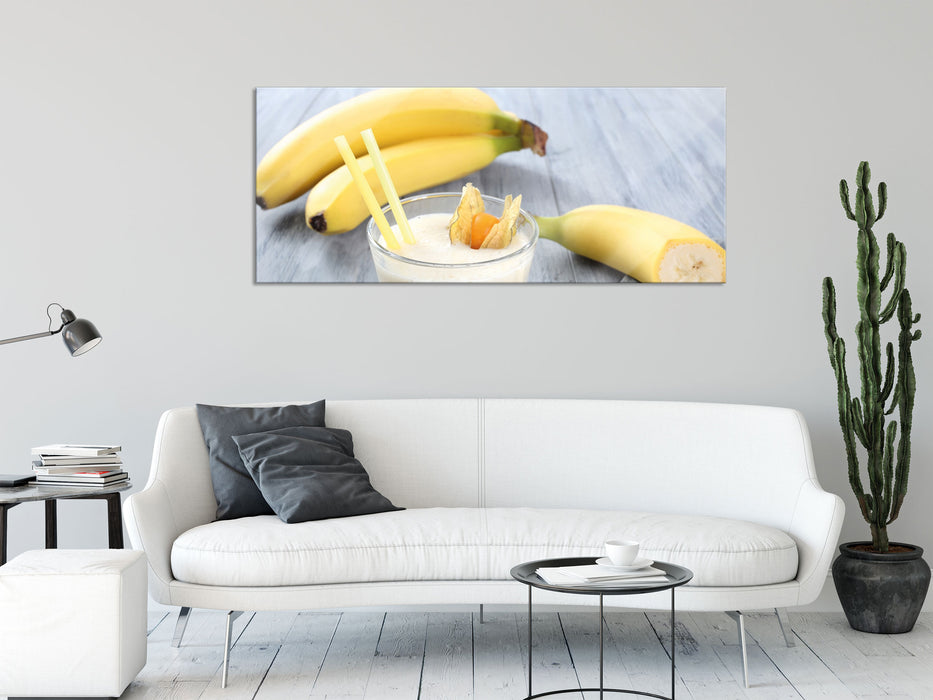 Verführerischer Bananenshake, Glasbild Panorama