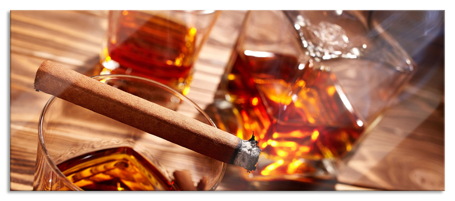 Pixxprint Edler Whiskey mit Zigarre, Glasbild Panorama
