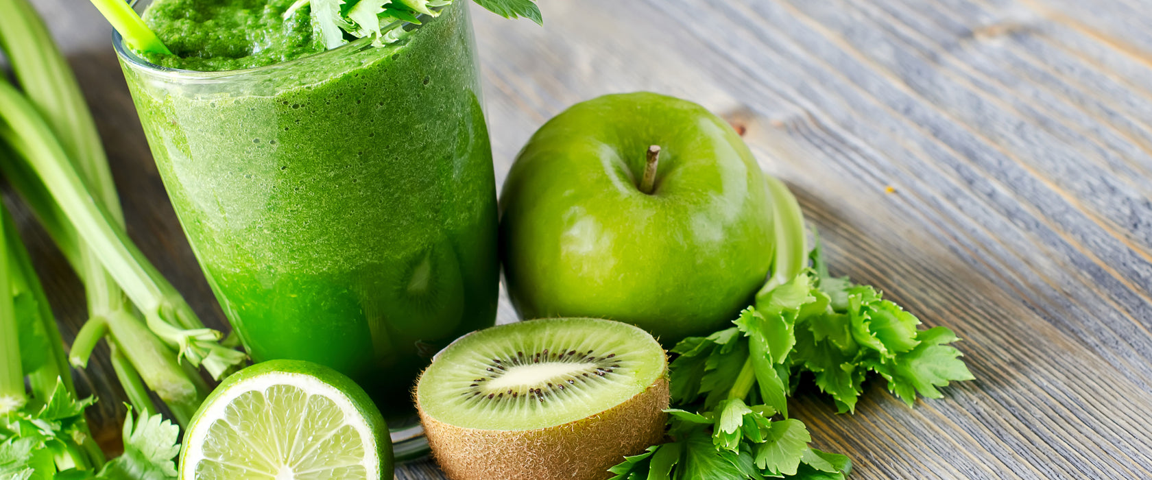 BIO Smoothie Apfel Limette Kiwi, Glasbild Panorama