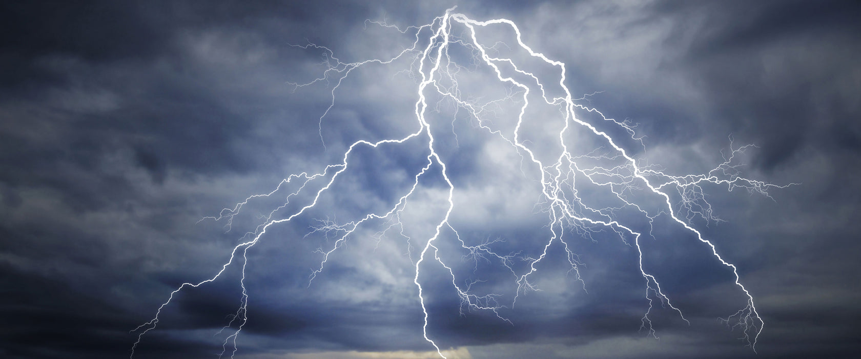 Blitze am stürmischen Himmel, Glasbild Panorama