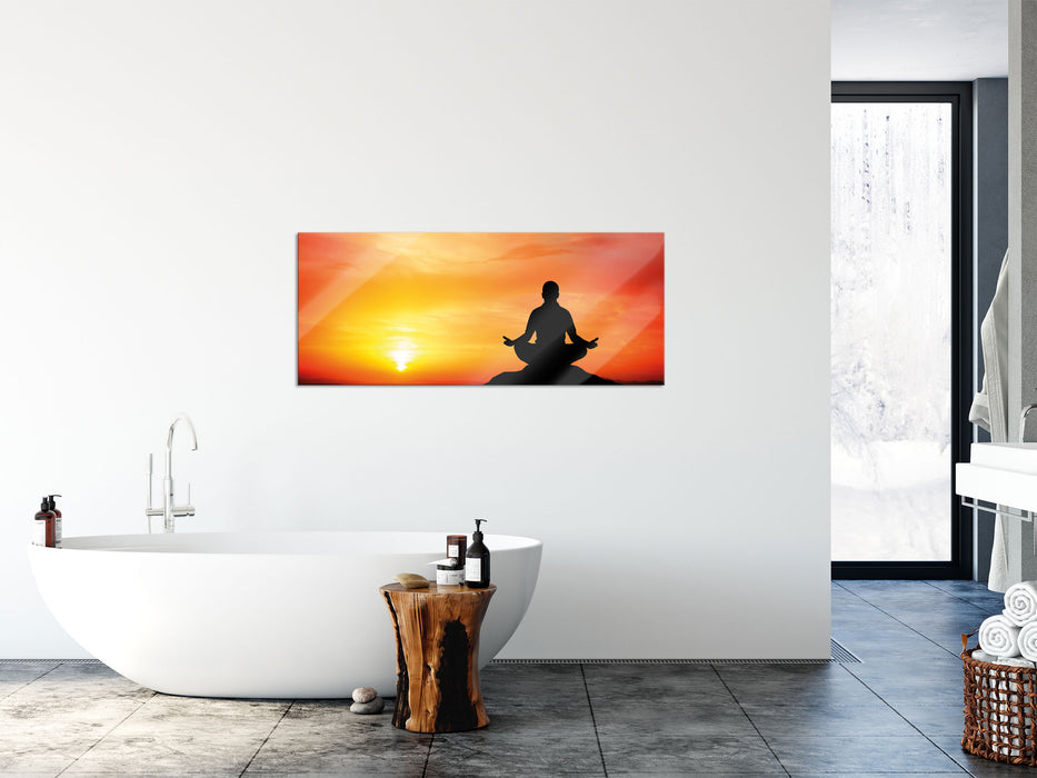 Meditation im Sonnenuntergang, Glasbild Panorama