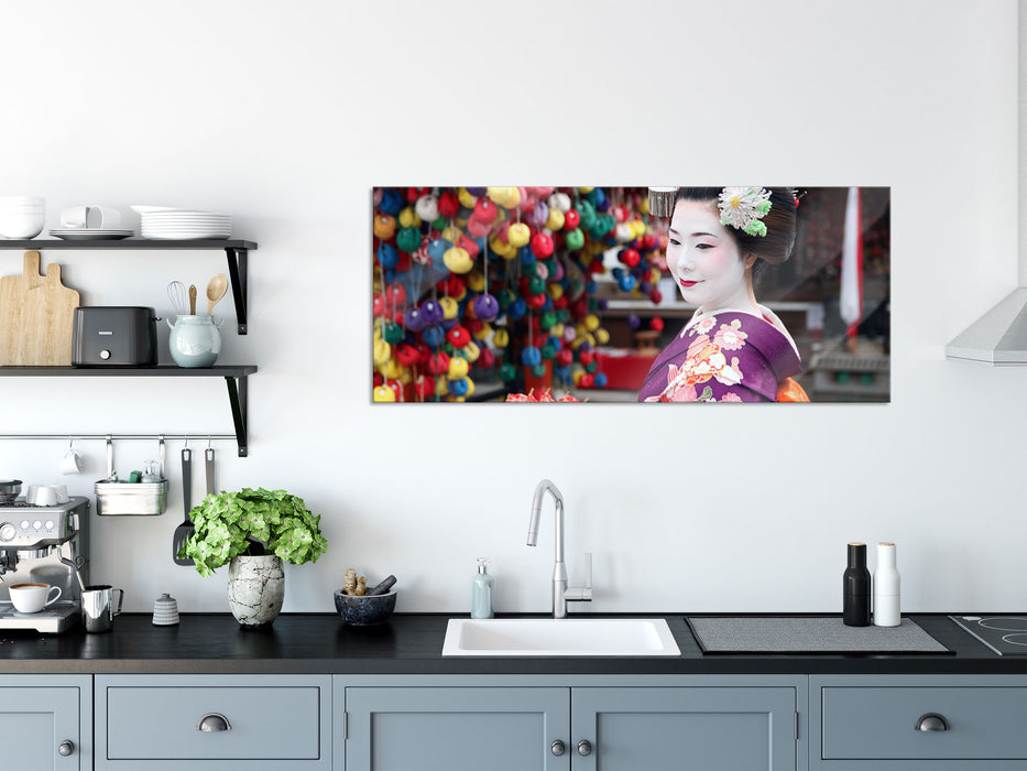 Anmutige Geisha mit Fächer, Glasbild Panorama