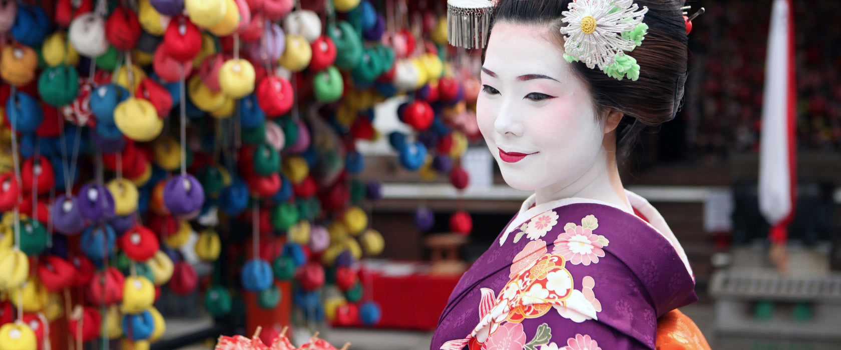 Anmutige Geisha mit Fächer, Glasbild Panorama