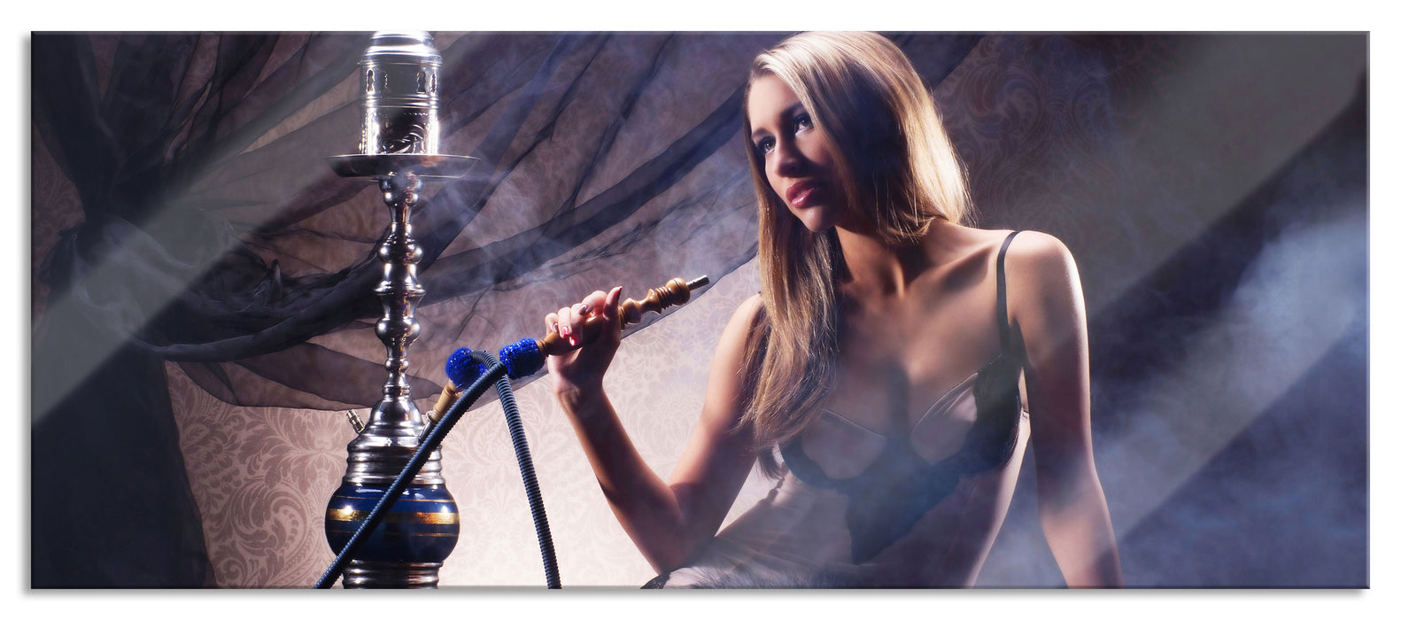 Pixxprint Schöne Frau mit Shisha, Glasbild Panorama