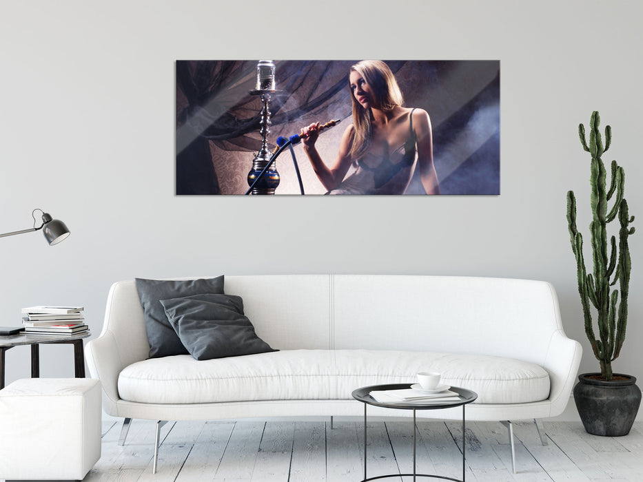 Schöne Frau mit Shisha, Glasbild Panorama