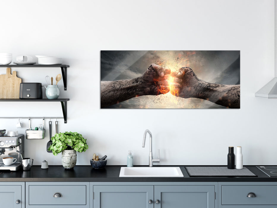 Fäuste treffen sich mit Energie, Glasbild Panorama