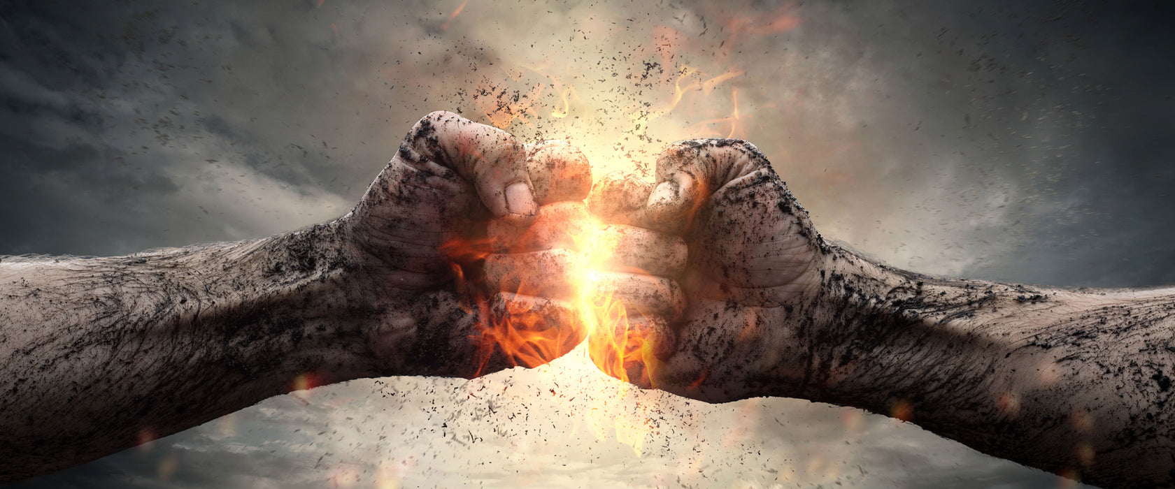 Fäuste treffen sich mit Energie, Glasbild Panorama