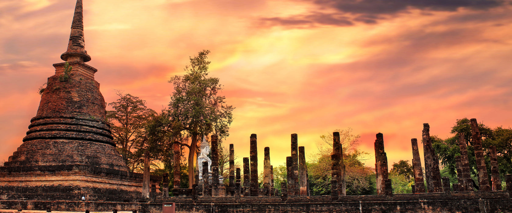 Buddha Tempel im Sonnenuntergang, Glasbild Panorama