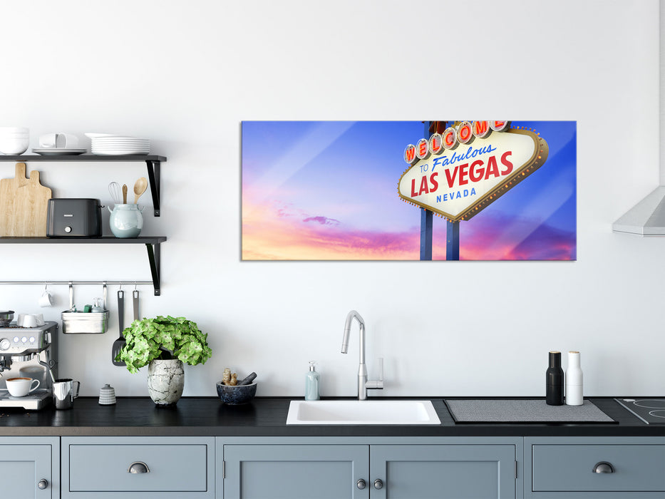 Las Vegas Schild in der Dämmerung, Glasbild Panorama